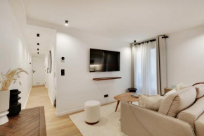Chic Parisian Retreat 2-Bedroom Apartment in the Vibrant 10th Arrond